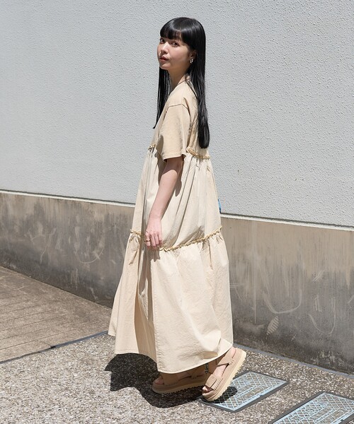 FREAK'S STORE（フリークスストア）の「裾フリル ピグメント半袖ワンピース/異素材ドッキングワンピース（ワンピース・レディース・ベージュ/ピンク/チャコールグレー・ﾌﾘ-）」の9枚目の写真