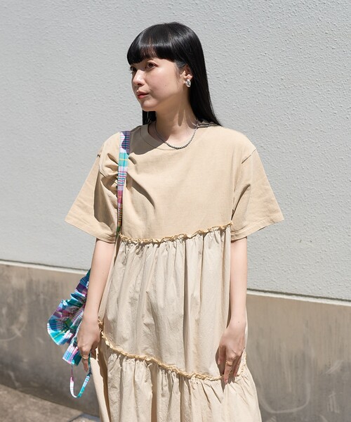 FREAK'S STORE（フリークスストア）の「裾フリル ピグメント半袖ワンピース/異素材ドッキングワンピース（ワンピース・レディース・ベージュ/ピンク/チャコールグレー・ﾌﾘ-）」の11枚目の写真