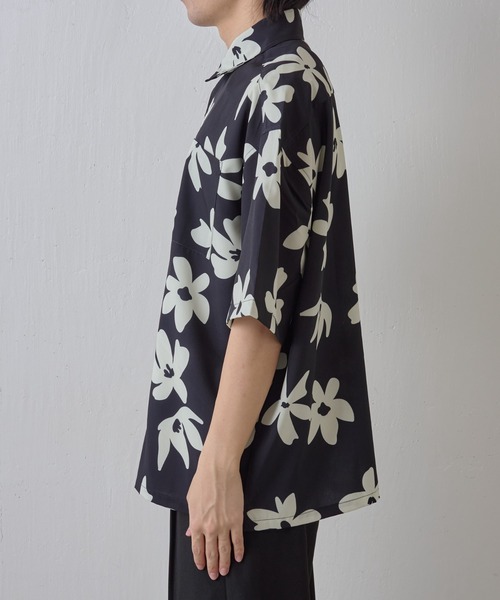 COLONY 2139(コロニートゥーワンスリーナイン)の「アートフラワー柄半袖シャツ(シャツ/ブラウス・メンズ・ブラック/グリーン・MEDIUM/LARGE)」の8枚目の写真