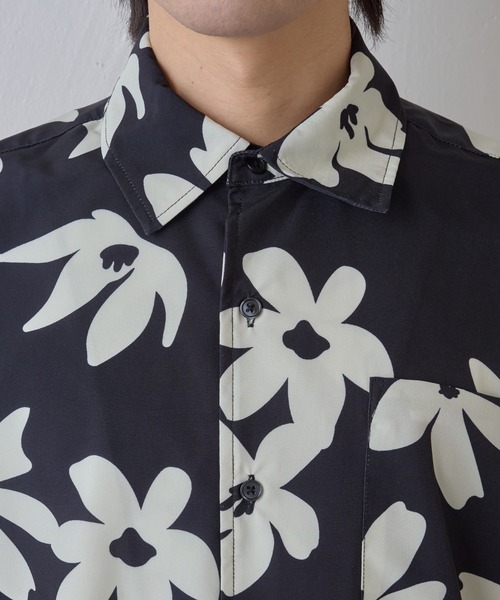 COLONY 2139(コロニートゥーワンスリーナイン)の「アートフラワー柄半袖シャツ(シャツ/ブラウス・メンズ・ブラック/グリーン・MEDIUM/LARGE)」の6枚目の写真