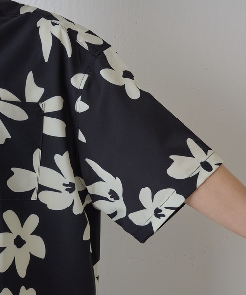 COLONY 2139(コロニートゥーワンスリーナイン)の「アートフラワー柄半袖シャツ(シャツ/ブラウス・メンズ・ブラック/グリーン・MEDIUM/LARGE)」の5枚目の写真