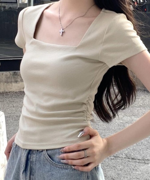 semplice(センプリチェ)の「上品なスクエアネックTシャツ【韓国ファッション】(Tシャツ/カットソー・レディース・グレー/ホワイト/ブラック/ベージュ・F)」の2枚目の写真