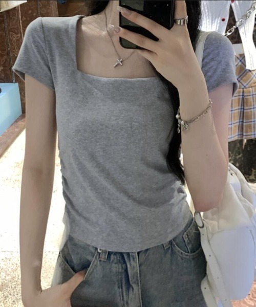semplice(センプリチェ)の「上品なスクエアネックTシャツ【韓国ファッション】(Tシャツ/カットソー・レディース・グレー/ホワイト/ブラック/ベージュ・F)」の1枚目の写真