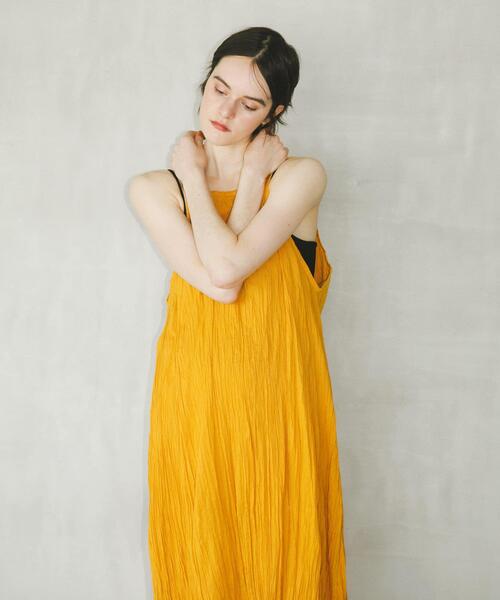 URBAN RESEARCH（アーバンリサーチ）の「コットンクリンクルキャミワンピース（ワンピース・レディース・ブラック/ブラウン/マスタード・FREE）」の6枚目の写真