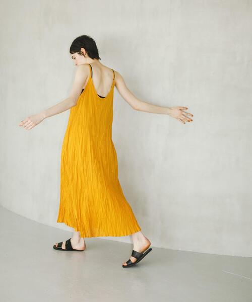 URBAN RESEARCH（アーバンリサーチ）の「コットンクリンクルキャミワンピース（ワンピース・レディース・ブラック/ブラウン/マスタード・FREE）」の8枚目の写真