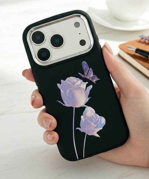 Fun & Daily(ファンアンドデイリー)の「Flower & Butterfly iPhone Case 15 16 17 Plus Pro ProMax アイフォンケース(スマホケース/カバー・レディース・ブラック・iPhone 15 Plus/iPhone 15 Pro Max/iPhone 15 Pro/iPhone 15/iPhone 16/iPhone 16 Plus/iPhone 16 Pro/iPhone 16 Pro Max/iPhone 17/iPhone 17 Pro/iPhone 17 Pro Max)」の4枚目の写真