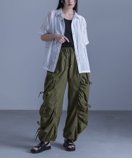 kOhAKU（コハク）の「『ギャザー切替裾ドロストパンツ』（その他パンツ・レディース・カーキ/ブラック・1/2）」の5枚目の写真