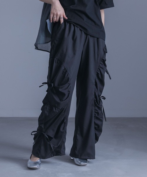 kOhAKU（コハク）の「『ギャザー切替裾ドロストパンツ』（その他パンツ・レディース・カーキ/ブラック・1/2）」の10枚目の写真