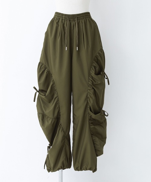 kOhAKU（コハク）の「『ギャザー切替裾ドロストパンツ』（その他パンツ・レディース・カーキ/ブラック・1/2）」の17枚目の写真
