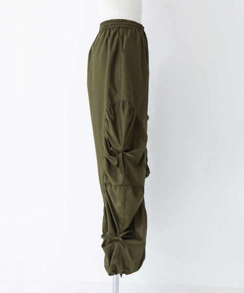 kOhAKU（コハク）の「『ギャザー切替裾ドロストパンツ』（その他パンツ・レディース・カーキ/ブラック・1/2）」の18枚目の写真