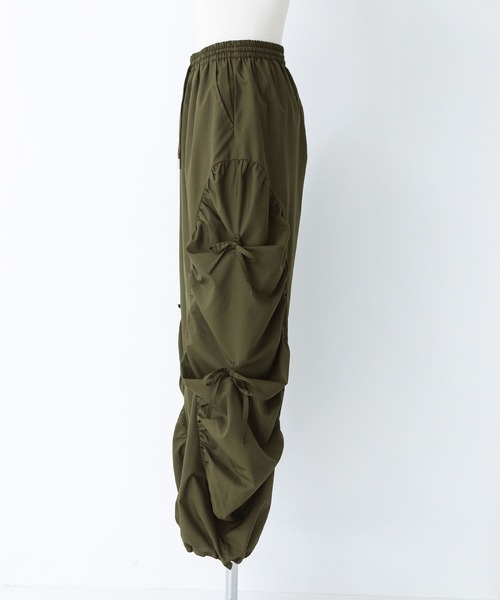 kOhAKU（コハク）の「『ギャザー切替裾ドロストパンツ』（その他パンツ・レディース・カーキ/ブラック・1/2）」の19枚目の写真