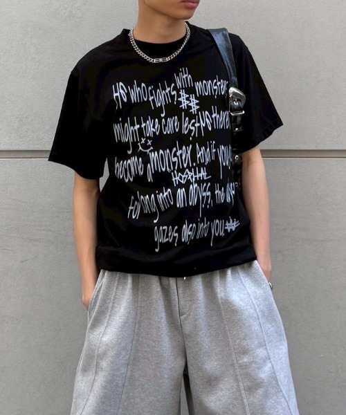 Chikashitsu +（チカシツプラス）の「【Chikashitsu +】messaging lettering t-shirt / 【チカシツプラス】メッセージレタリングプリント半袖Tシャツ（Tシャツ/カットソー・メンズ・ホワイト/チャコール/ブラック・ONE SIZE）」の2枚目の写真