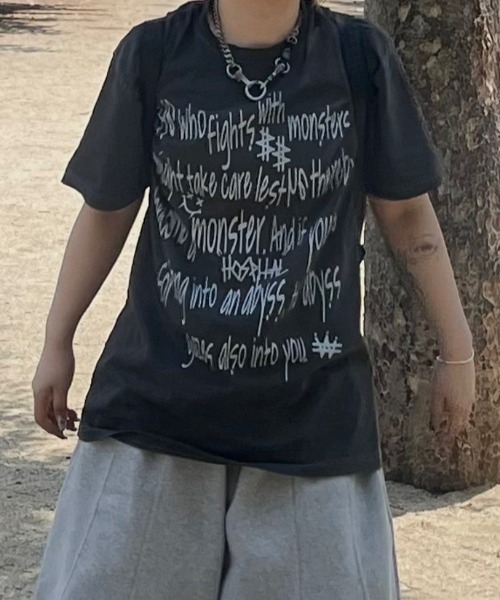 Chikashitsu +(チカシツプラス)の「【Chikashitsu +】messaging lettering t-shirt / 【チカシツプラス】メッセージレタリングプリント半袖Tシャツ(Tシャツ/カットソー・メンズ・ホワイト/チャコール/ブラック・ONE SIZE)」の21枚目の写真