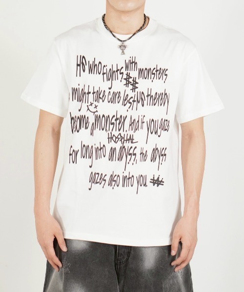Chikashitsu +（チカシツプラス）の「【Chikashitsu +】messaging lettering t-shirt / 【チカシツプラス】メッセージレタリングプリント半袖Tシャツ（Tシャツ/カットソー・メンズ・ホワイト/チャコール/ブラック・ONE SIZE）」の7枚目の写真