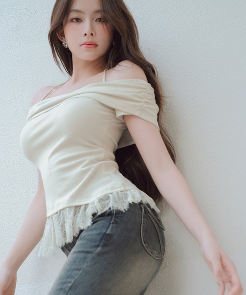 VEILA(ヴェイラ)の「ホルター×ワンショルダー風スリムトップス(Tシャツ/カットソー・レディース・ホワイト/アイボリー・フリー)」の18枚目の写真