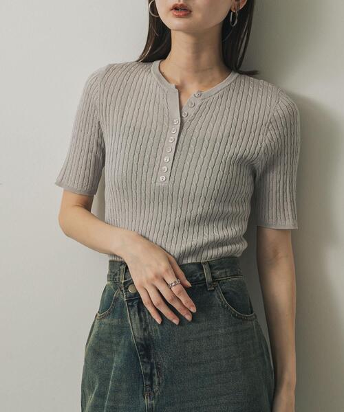 SENSE OF PLACE by URBAN RESEARCH（センスオブプレイスバイアーバンリサーチ）の「ヘンリーネックミニケーブルセーター(半袖)（ニット/セーター・レディース・ピンク/ネイビー/オレンジ/グレー/アイボリー/ライトブルー/ブラック・ONE）」の4枚目の写真