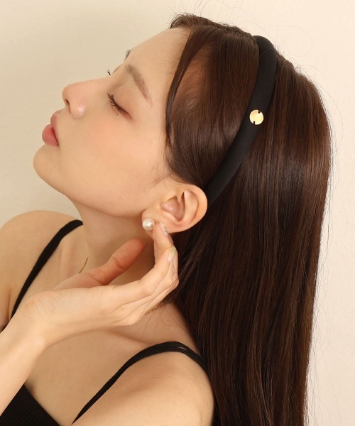 CEMONEMO（セモネモ）の「サテン カチューシャ（カチューシャ・レディース・ブラック・FREE）」の2枚目の写真