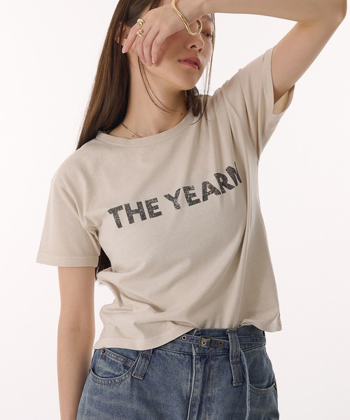 MUHET(ミュエータ)の「pigment logo t-shirt / ピグメント加工ロゴTシャツ(Tシャツ/カットソー・レディース・ブラウン/杢グレー/チャコールグレー/アイボリー・FREE)」の1枚目の写真