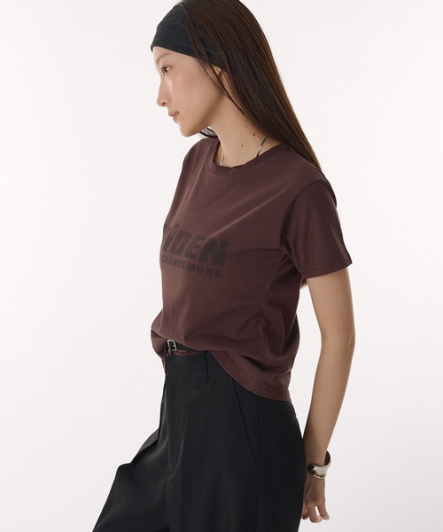MUHET(ミュエータ)の「pigment logo t-shirt / ピグメント加工ロゴTシャツ(Tシャツ/カットソー・レディース・ブラウン/杢グレー/チャコールグレー/アイボリー・FREE)」の5枚目の写真