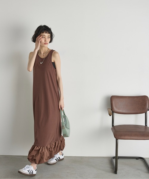 THE YOn(ザヨン)の「バルーンヘム異素材切替ノーススリーブドレス(ワンピース・レディース・ブラック/ブラウン・FREE)」の15枚目の写真