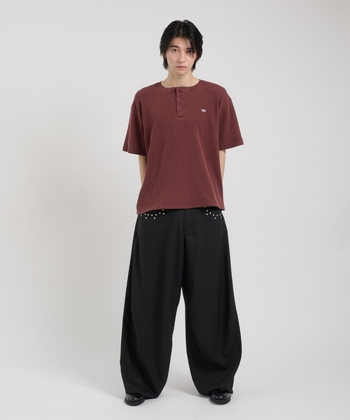 Perushu（ペルーシュ）の「ワッフルヘンリーネックワンポイント刺繍Tシャツ（Tシャツ/カットソー・メンズ・ブラック/バーガンディー/ピンク/グリーン・MEDIUM/LARGE）」の6枚目の写真