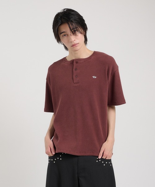 Perushu（ペルーシュ）の「ワッフルヘンリーネックワンポイント刺繍Tシャツ（Tシャツ/カットソー・メンズ・ブラック/バーガンディー/ピンク/グリーン・MEDIUM/LARGE）」の10枚目の写真