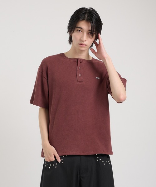 Perushu（ペルーシュ）の「ワッフルヘンリーネックワンポイント刺繍Tシャツ（Tシャツ/カットソー・メンズ・ブラック/バーガンディー/ピンク/グリーン・MEDIUM/LARGE）」の11枚目の写真