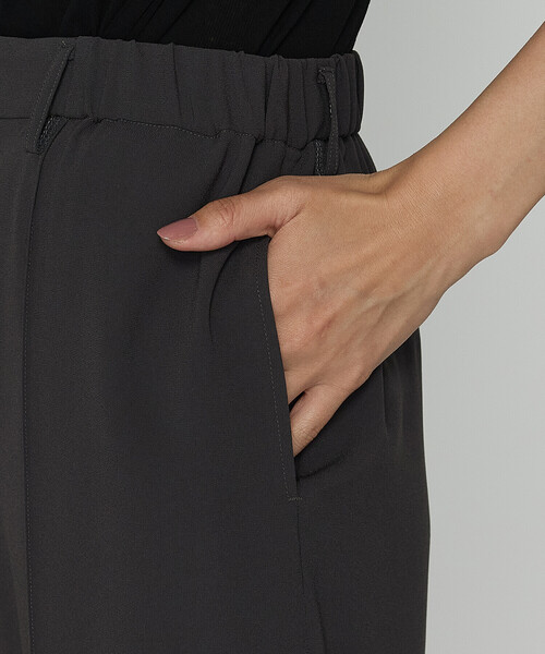 K.T KIYOKO TAKASE（キヨコタカセ）の「バックサテンジョーゼット クロップドワイドパンツ（その他パンツ・レディース・ネイビー/ダークグレー・9号/7号）」の6枚目の写真