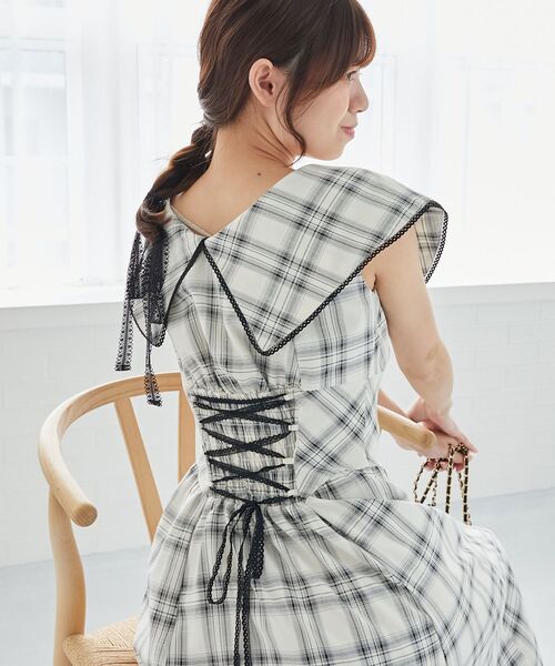 MAJESTIC LEGON（マジェスティックレゴン）の「チョーカーセットビッグカラーワンピース（ワンピース・レディース・ブラック/ホワイト系その他2/ブラック系その他・SMALL/MEDIUM）」の21枚目の写真