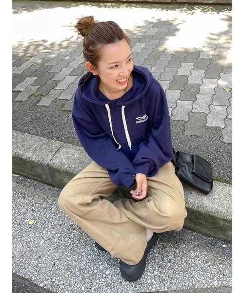 Ungrid(アングリッド)の「【WEB限定】ショートロゴプリントパーカー(パーカー・レディース・ライトグレー/ブラウン/ネイビー・FREE)」の17枚目の写真