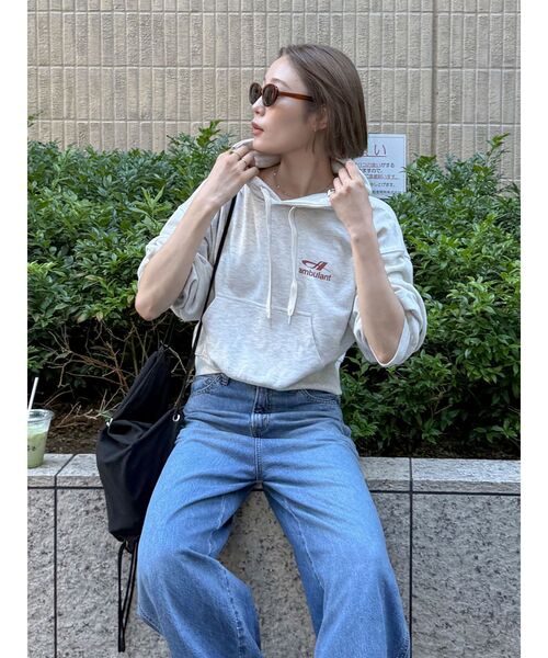 Ungrid(アングリッド)の「【WEB限定】ショートロゴプリントパーカー(パーカー・レディース・ライトグレー/ブラウン/ネイビー・FREE)」の2枚目の写真