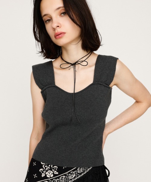 SLY(スライ)の「SQUARE NECK KNIT TANK スクエアネック ニット タンク サマーニット 夏服 ノースリーブトップス(タンクトップ・レディース・オフホワイト/杢グレー/ブラック/バーガンディー・FREE)」の3枚目の写真