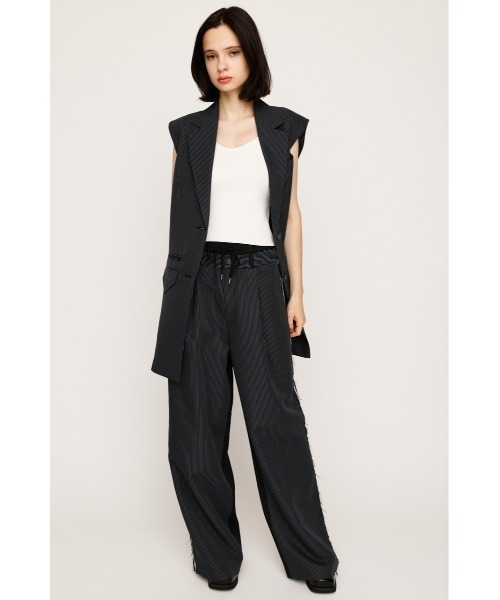 SLY(スライ)の「SQUARE NECK KNIT TANK スクエアネック ニット タンク サマーニット 夏服 ノースリーブトップス(タンクトップ・レディース・オフホワイト/杢グレー/ブラック/バーガンディー・FREE)」の6枚目の写真