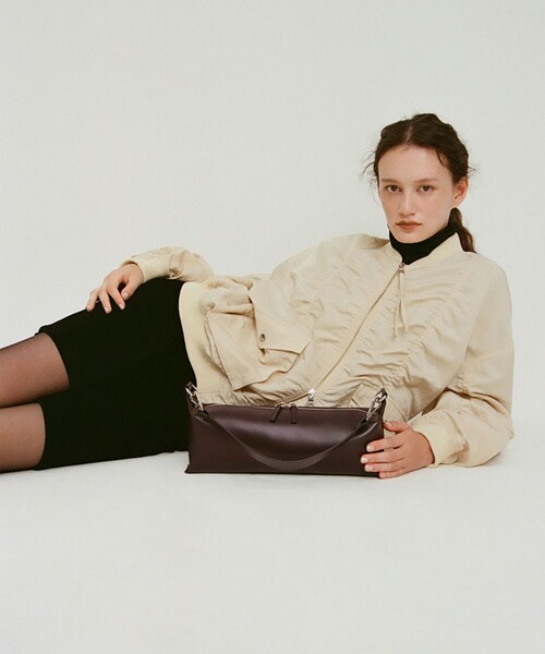 Ray BEAMS（レイビームス）の「シャーリング MA-1 ブルゾン（MA-1・レディース・ブラック/オリーブ/ベージュ・ONE SIZE）」の15枚目の写真