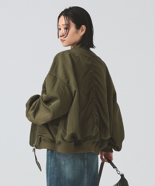 Ray BEAMS（レイビームス）の「シャーリング MA-1 ブルゾン（MA-1・レディース・ブラック/オリーブ/ベージュ・ONE SIZE）」の20枚目の写真