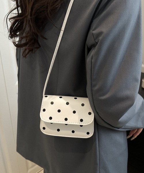 mebole(メボレ)の「ドットミニショルダーバッグ(ショルダーバッグ・レディース・レッド/ホワイト/ブラック・FREE)」の5枚目の写真