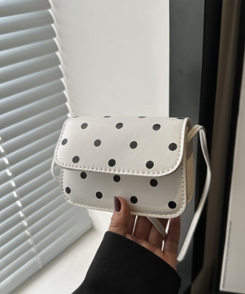 mebole(メボレ)の「ドットミニショルダーバッグ(ショルダーバッグ・レディース・レッド/ホワイト/ブラック・FREE)」の7枚目の写真