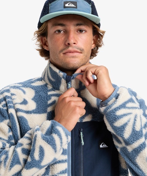 Quiksilver（クイックシルバー）の「CLEAN COAST FZ /クイックシルバー総柄ジップアップフリース（スウェット・メンズ・ブルー・MEDIUM/LARGE/X-LARGE）」の7枚目の写真