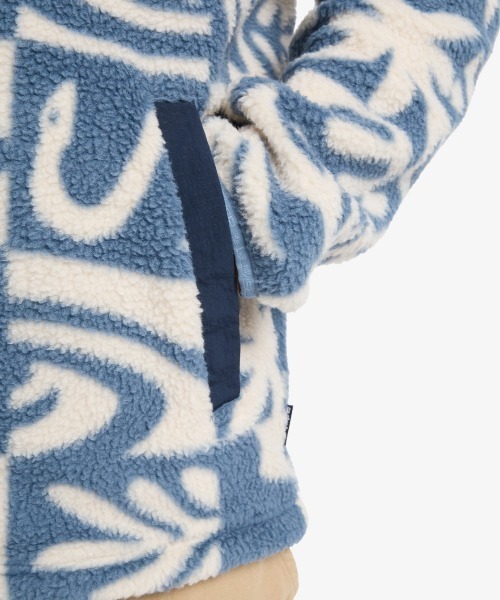 Quiksilver（クイックシルバー）の「CLEAN COAST FZ /クイックシルバー総柄ジップアップフリース（スウェット・メンズ・ブルー・MEDIUM/LARGE/X-LARGE）」の3枚目の写真