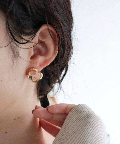 fredy emue(フレディエミュ)の「アメーバクリアピアス(ピアス(両耳用)・レディース・ブルー/ミント/クリア・FREE)」の5枚目の写真