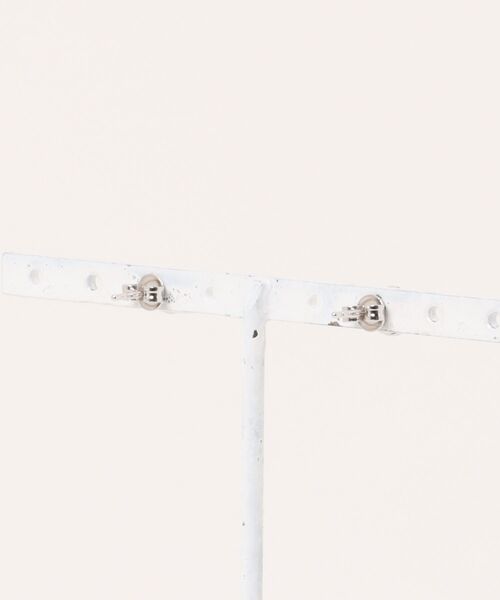MICHAEL KORS(マイケルコース)の「マイケル・コース アクセサリー レディース ピアス シルバー MKC1823040(ピアス(両耳用)・レディース・シルバー・FREE)」の5枚目の写真