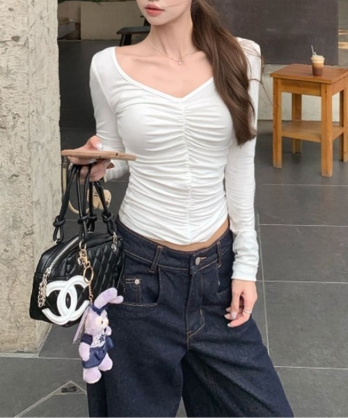 Vipoa（ヴィポア）の「gather slim tops（Tシャツ/カットソー・レディース・ホワイト/グレー・FREE）」の8枚目の写真