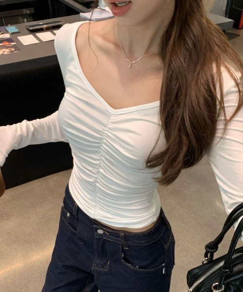 Vipoa（ヴィポア）の「gather slim tops（Tシャツ/カットソー・レディース・ホワイト/グレー・FREE）」の4枚目の写真