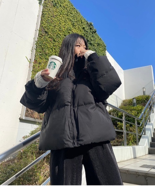 ARCADE（アーケード）の「オーバーサイズ ショート丈 リブ付き ボリューム衿 エコダウンジャケット -ARCADE Limited Line-（ダウンジャケット/コート・レディース・ブラック/グレイッシュベージュ/アイボリー・FREE）」の5枚目の写真