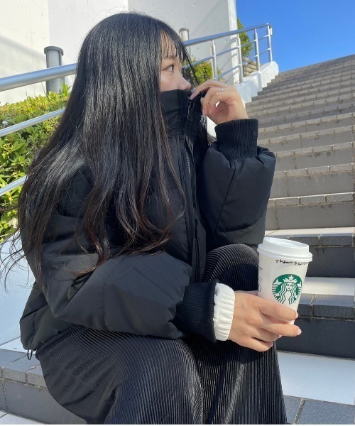 ARCADE（アーケード）の「オーバーサイズ ショート丈 リブ付き ボリューム衿 エコダウンジャケット -ARCADE Limited Line-（ダウンジャケット/コート・レディース・ブラック/グレイッシュベージュ/アイボリー・FREE）」の6枚目の写真