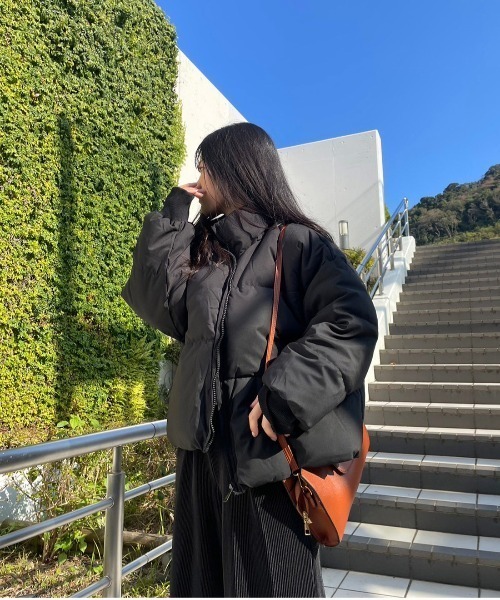 ARCADE（アーケード）の「オーバーサイズ ショート丈 リブ付き ボリューム衿 エコダウンジャケット -ARCADE Limited Line-（ダウンジャケット/コート・レディース・ブラック/グレイッシュベージュ/アイボリー・FREE）」の8枚目の写真