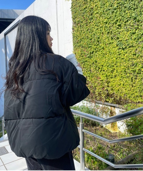 ARCADE（アーケード）の「オーバーサイズ ショート丈 リブ付き ボリューム衿 エコダウンジャケット -ARCADE Limited Line-（ダウンジャケット/コート・レディース・ブラック/グレイッシュベージュ/アイボリー・FREE）」の10枚目の写真