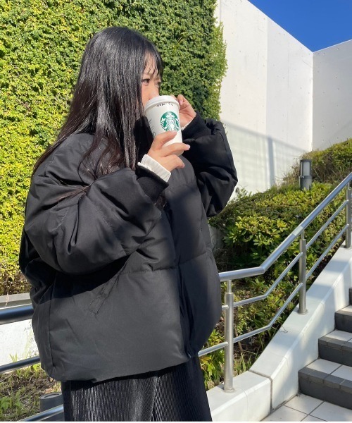 ARCADE（アーケード）の「オーバーサイズ ショート丈 リブ付き ボリューム衿 エコダウンジャケット -ARCADE Limited Line-（ダウンジャケット/コート・レディース・ブラック/グレイッシュベージュ/アイボリー・FREE）」の11枚目の写真