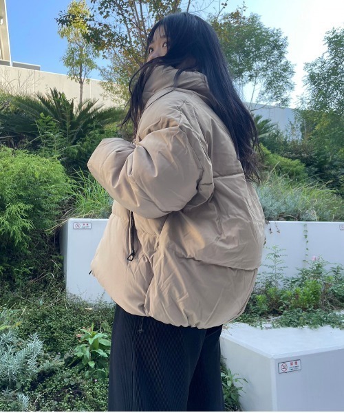 ARCADE（アーケード）の「オーバーサイズ ショート丈 リブ付き ボリューム衿 エコダウンジャケット -ARCADE Limited Line-（ダウンジャケット/コート・レディース・ブラック/グレイッシュベージュ/アイボリー・FREE）」の13枚目の写真