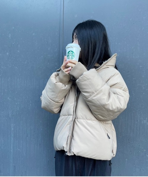 ARCADE（アーケード）の「オーバーサイズ ショート丈 リブ付き ボリューム衿 エコダウンジャケット -ARCADE Limited Line-（ダウンジャケット/コート・レディース・ブラック/グレイッシュベージュ/アイボリー・FREE）」の14枚目の写真